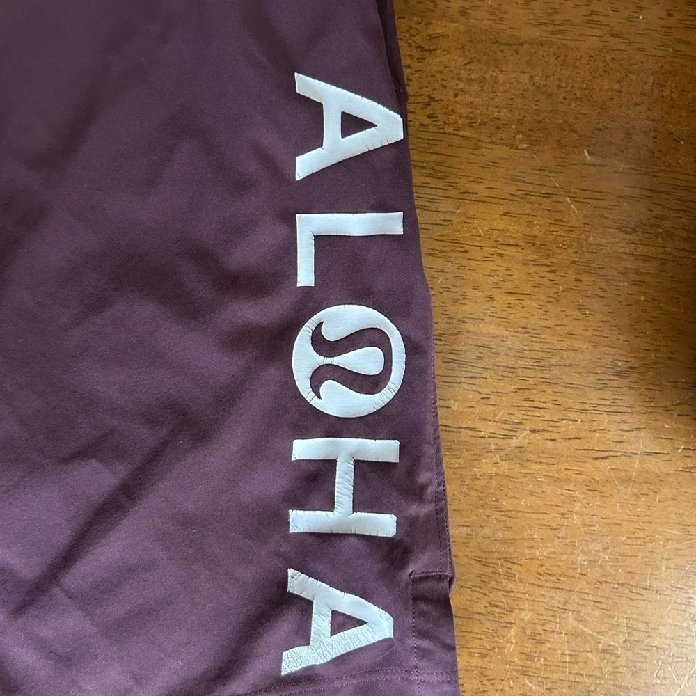 Aloha Lululemon Men's Shorts - T.H.E. Linerless Shorts 7" Plum - Size Medium - Picture 2 of 6